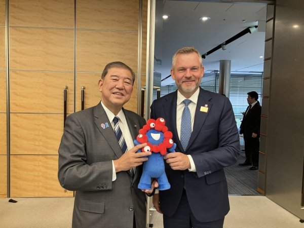 上阳网配资 终于解脱了！石破茂辞职后首次更新社媒，露出如释重负的笑